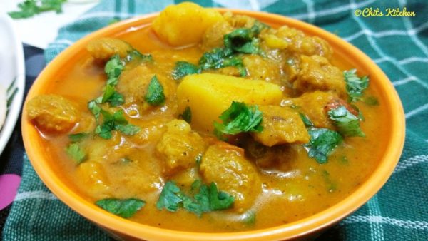 Aloo Soyabean Curry/Soya Chunks Potato Curry