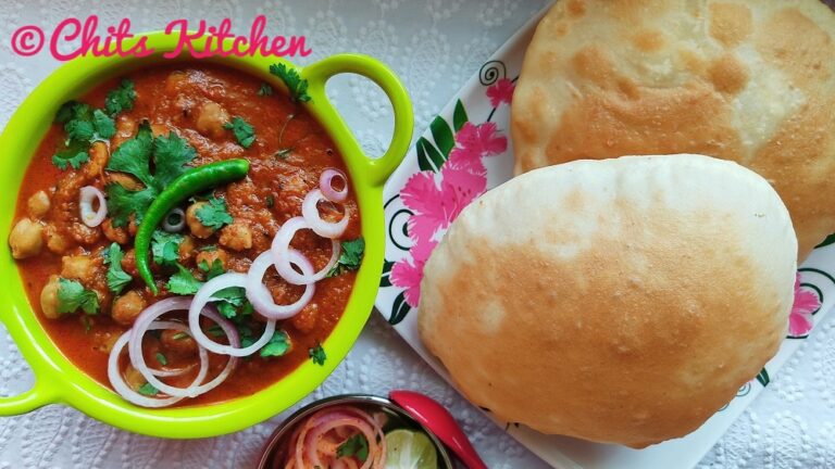 Chole Bhature/Chana Bhatura/Chola Bhatura/Chhole Bhature