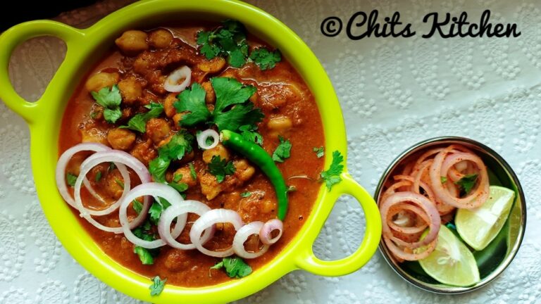 Chole Bhature/Chana Bhatura/Chola Bhatura/Chhole Bhature