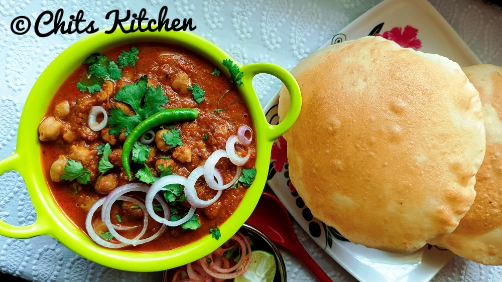 Chole Bhature/Chana Bhatura/Chola Bhatura/Chhole Bhature