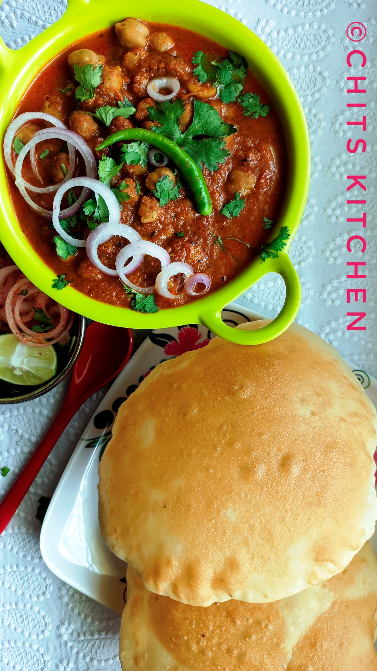 Chole Bhature/Chana Bhatura/Chola Bhatura/Chhole Bhature