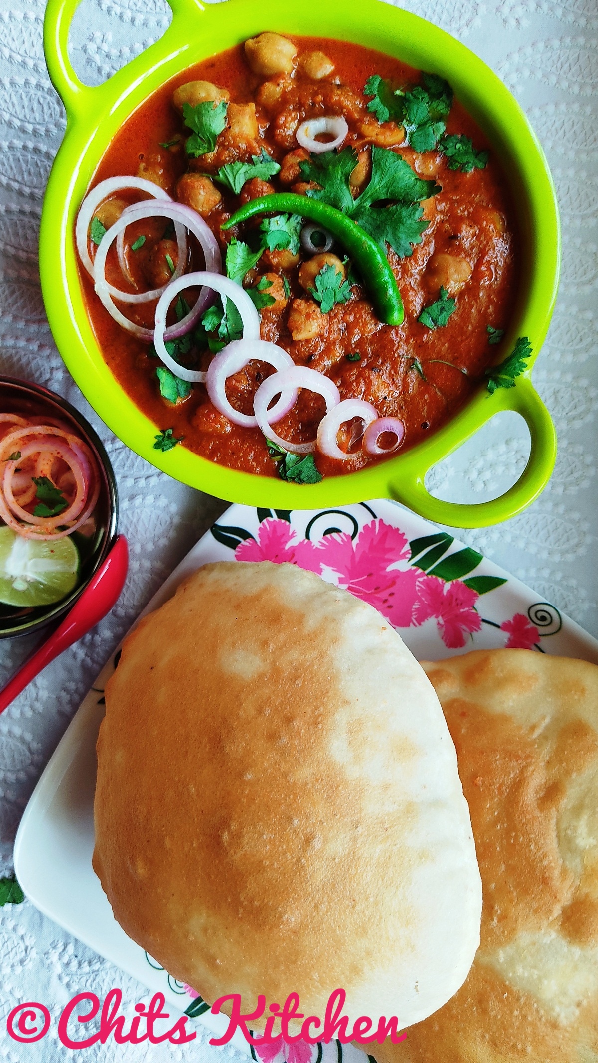 Chole Bhature/Chana Bhatura/Chola Bhatura/Chhole Bhature