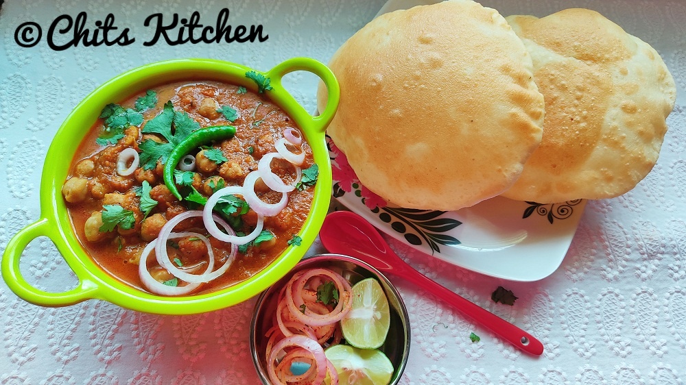 Chole Bhature/Chana Bhatura/Chola Bhatura/Chhole Bhature